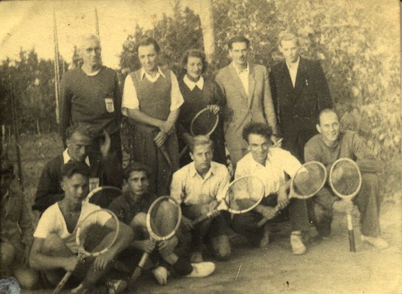 Mistrzostwa Polski w tenisie ziemnym , Łódź, 1952 rok Helena Gradowska druga z prawe strony